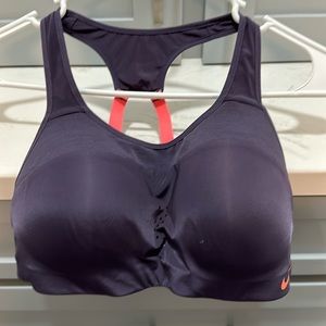 EUC Nike Sports bra in Women’s Medium